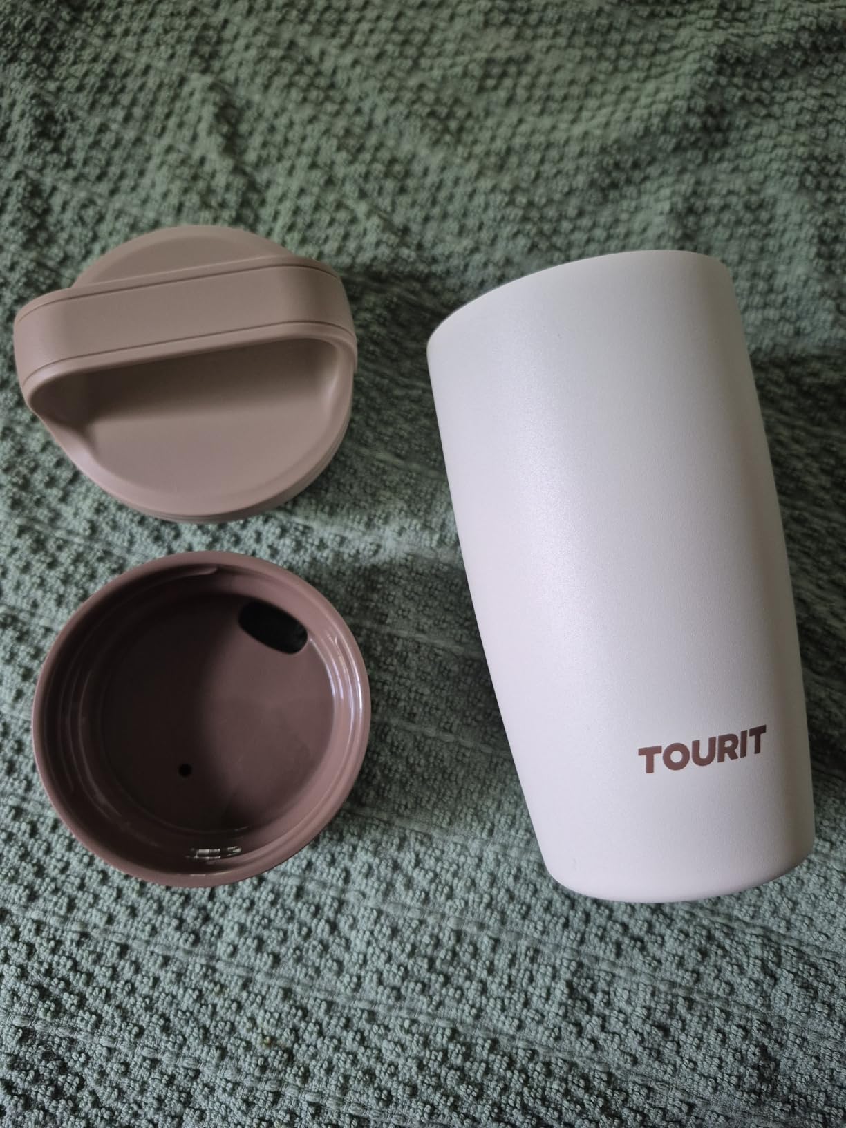 Premium Insulated Travel Coffee Mug with Leak-Proof Seal and Quick-Cooling Base Technology
